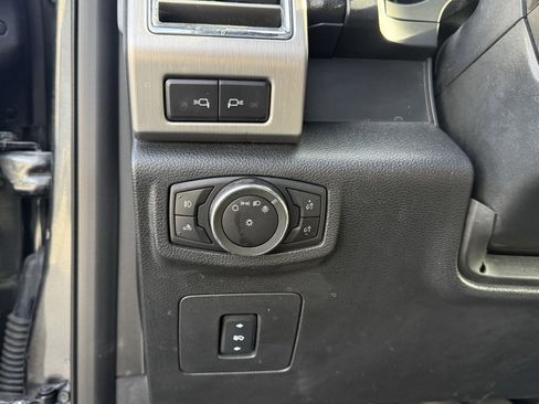 Used 2015 Ford F150 Platinum image 17