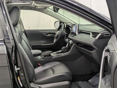 Used 2019 Toyota RAV4 Limited w/ Advanced Technology Package AWD/4WD image 34