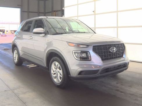 Used 2026 Hyundai Venue SE image 4