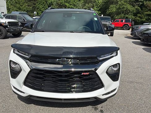 Used 2023 Chevrolet TrailBlazer RS w/ Sun and Liftgate Package FWD image 3