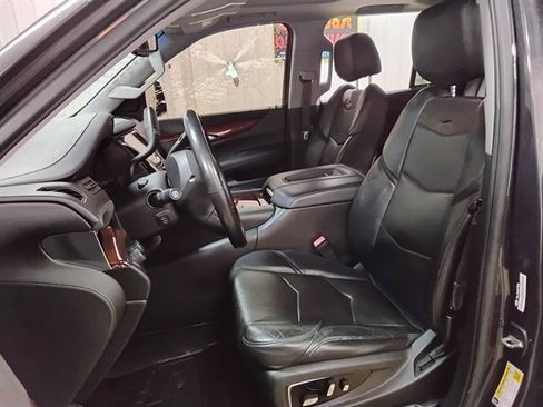 Used 2015 Cadillac Escalade Luxury image 10