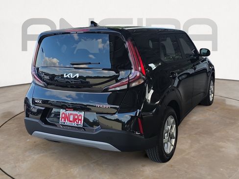 Certified 2025 Kia Soul LX w/ LX Technology Package FWD image 8