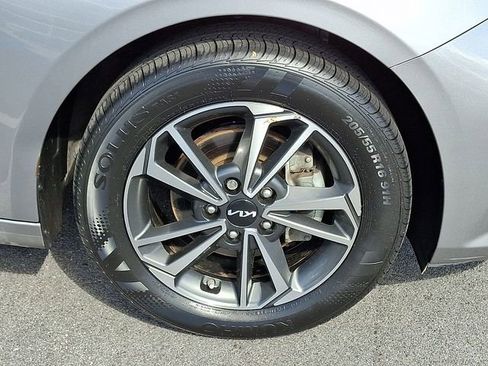 Used 2023 Kia Forte LXS image 8