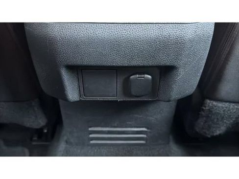 Certified 2024 Toyota Tacoma SR5 AWD/4WD image 15
