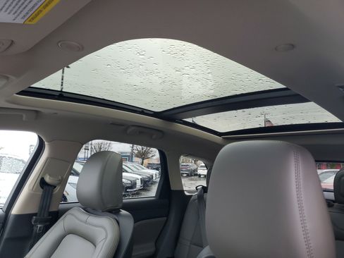 New 2026 Lincoln Corsair Premiere image 11