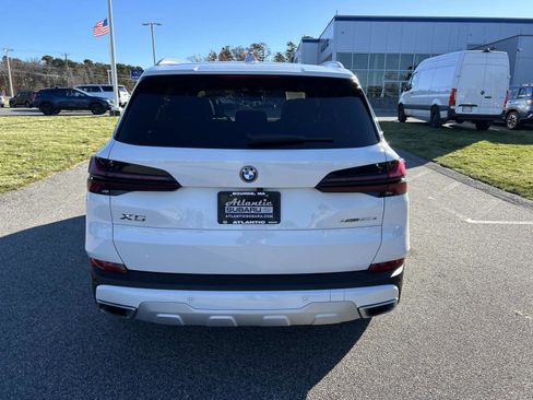 Used 2025 BMW X5 xDrive50e image 4