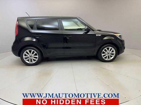 Used 2019 Kia Soul + image 6