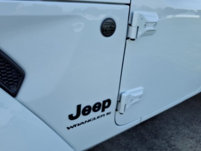 Used 2025 Jeep Wrangler Unlimited Sahara AWD/4WD image 8