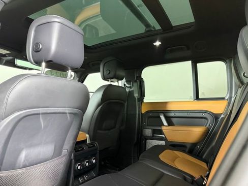 Used 2024 Land Rover Defender 130 X-Dynamic SE AWD/4WD image 26