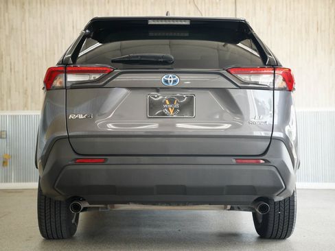 Used 2022 Toyota RAV4 LE AWD/4WD image 6