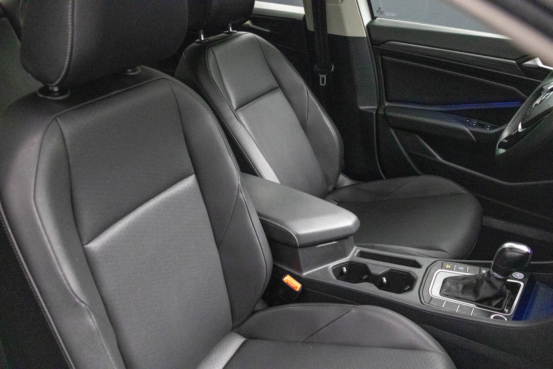 Used 2019 Volkswagen Jetta SEL w/ Cold Weather Package FWD image 34
