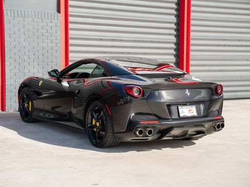 Used 2019 Ferrari Portofino image 9