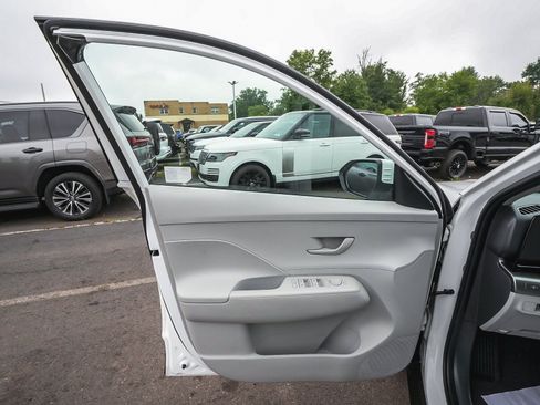 Used 2024 Hyundai Kona SE AWD/4WD image 11