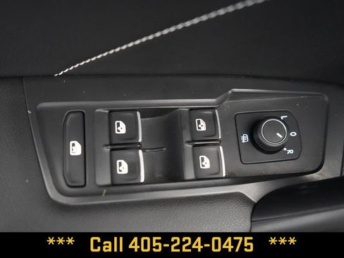 Used 2024 Volkswagen Tiguan SE FWD image 30