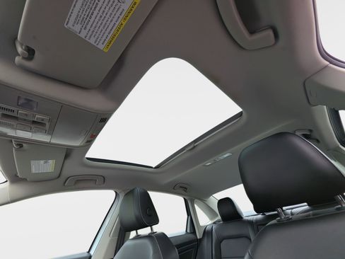 Used 2023 Volkswagen Jetta SE w/ Panoramic Sunroof Package FWD image 30