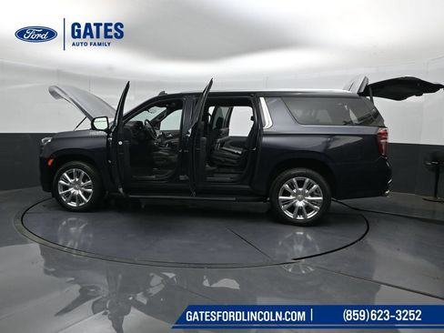 Used 2022 Chevrolet Suburban High Country AWD/4WD image 60