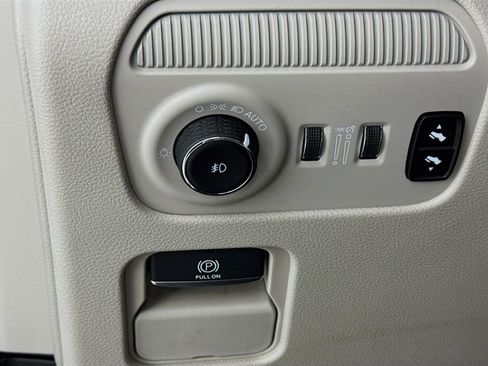 Used 2022 Jeep Grand Wagoneer Series I image 11