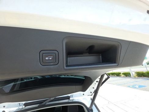 Used 2023 GMC Terrain SLE w/ Driver Convenience Package AWD/4WD image 28