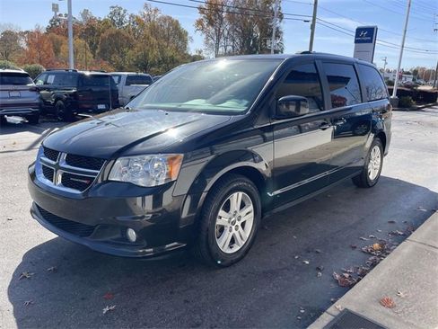 Used 2019 Dodge Grand Caravan SXT image 3