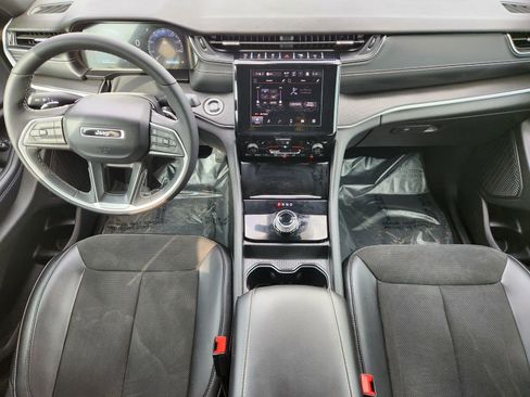 Used 2025 Jeep Grand Cherokee 4WD image 29