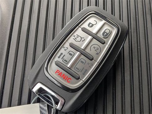 New 2026 Chrysler Pacifica Limited image 31