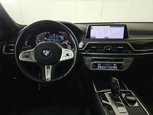 Used 2022 BMW 740i w/ M Sport Package RWD image 11