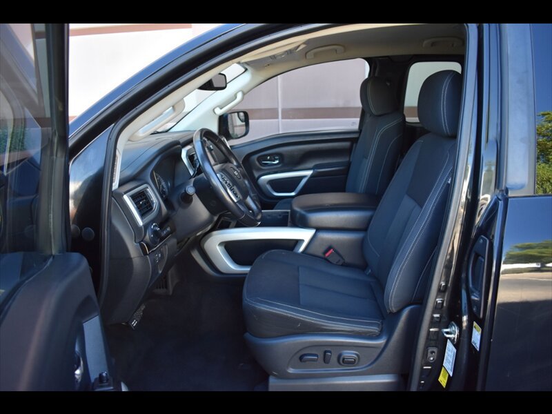 Used 2018 Nissan Titan SV w/ SV Convenience Package RWD image 15