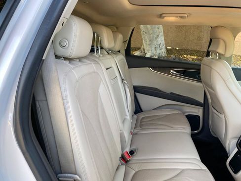 Used 2019 Lincoln Nautilus Reserve FWD image 37