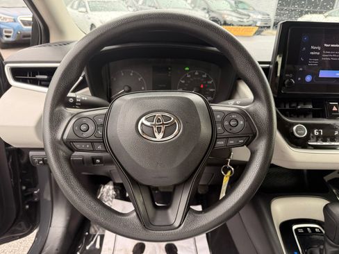 Used 2025 Toyota Corolla LE FWD image 16