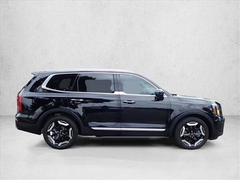 Used 2024 Kia Telluride S w/ S Sunroof Package FWD image 5