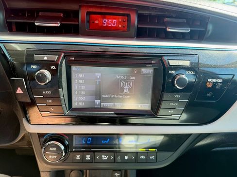 Used 2016 Toyota Corolla LE FWD image 35