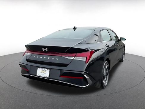 Used 2025 Hyundai Elantra SEL image 14
