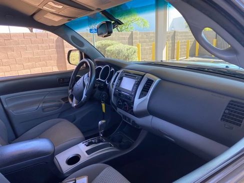 Used 2013 Toyota Tacoma PreRunner w/ SR5 Pkg RWD image 5