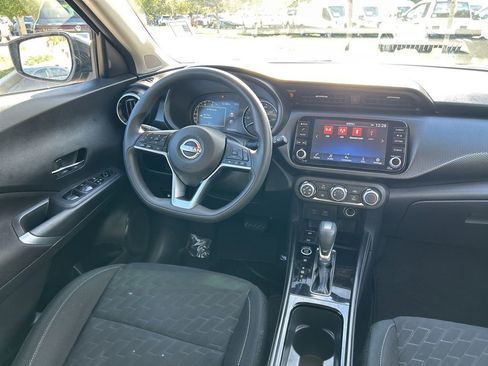 Used 2024 Nissan Kicks SV image 9