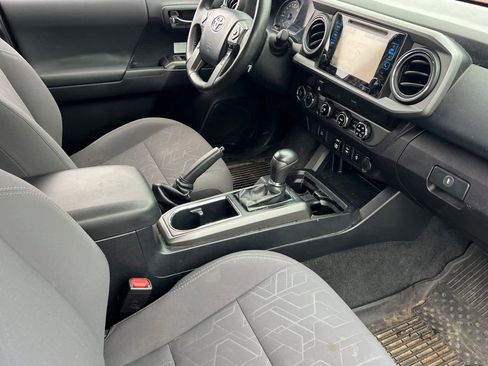 Used 2018 Toyota Tacoma TRD Off-Road image 16