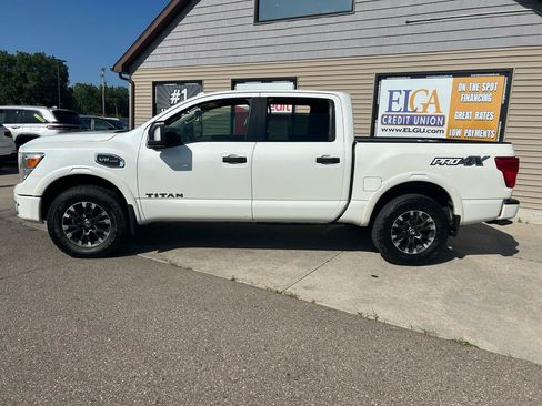 Used 2017 Nissan Titan PRO-4X w/ Pro-4x Convenience Package AWD/4WD image 8