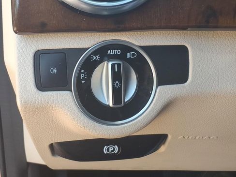 Used 2015 Mercedes-Benz GLK 350 4MATIC image 17