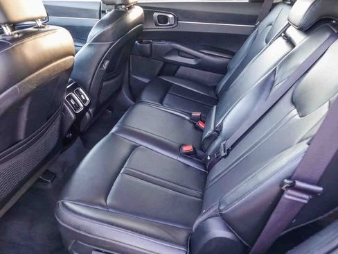 Used 2024 Kia Sorento S image 17