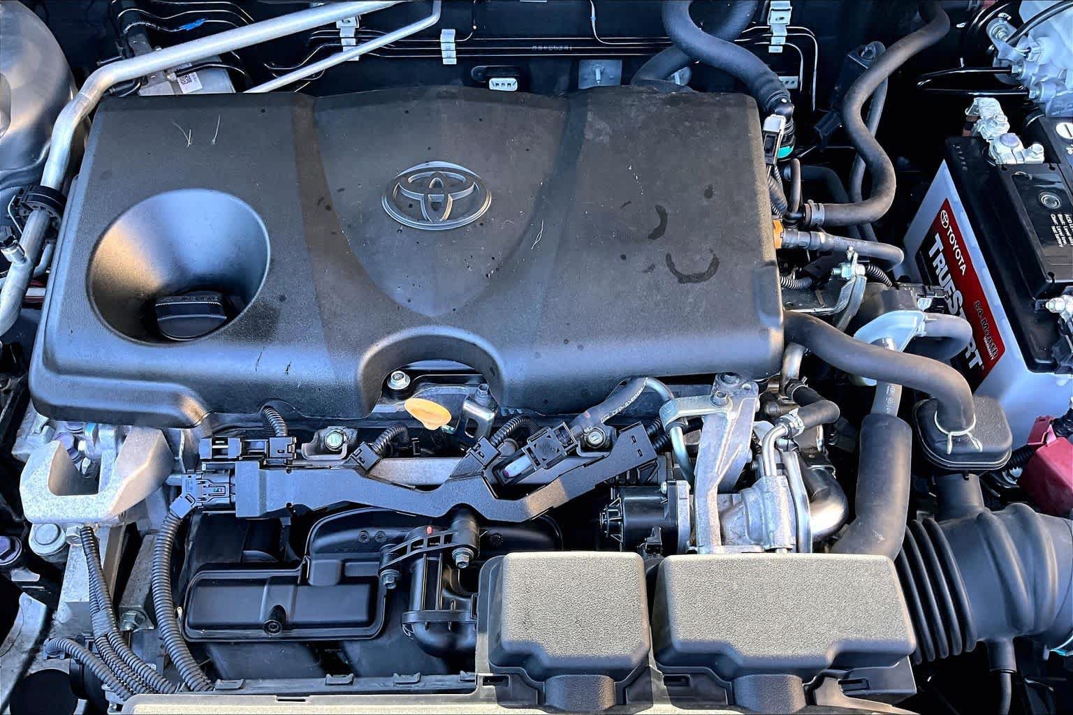 Used 2020 Toyota RAV4 LE FWD image 33