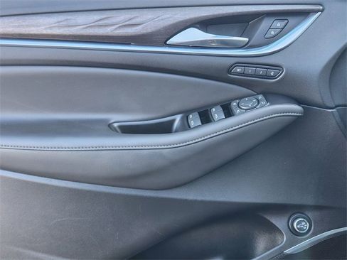 Used 2023 Buick Enclave Avenir w/ Avenir Technology Package image 18