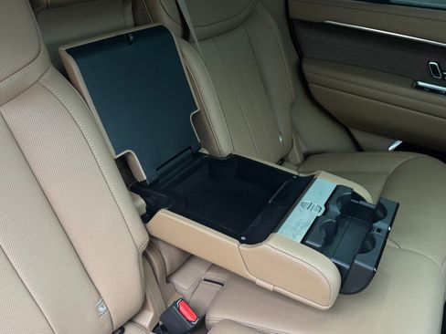 Used 2024 Land Rover Range Rover Long Wheelbase Autobiography image 39