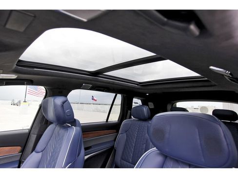 New 2026 Cadillac Vistiq Premium Luxury image 23