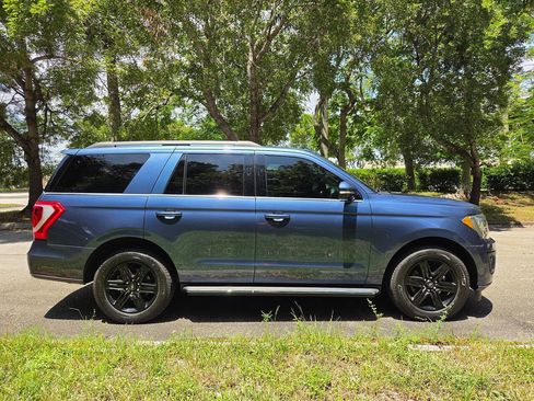 Used 2020 Ford Expedition XLT w/ Equipment Group 202A RWD image 8