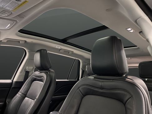 Used 2025 Lincoln Aviator Reserve AWD/4WD image 7