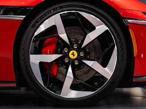 Certified 2025 Ferrari 12Cilindri RWD image 14