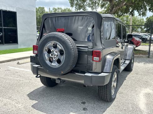 Used 2017 Jeep Wrangler Unlimited Sahara w/ Max Tow Package AWD/4WD image 8