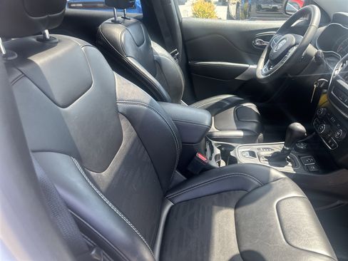 Used 2022 Jeep Cherokee Latitude w/ Sun & Sound Group AWD/4WD image 32