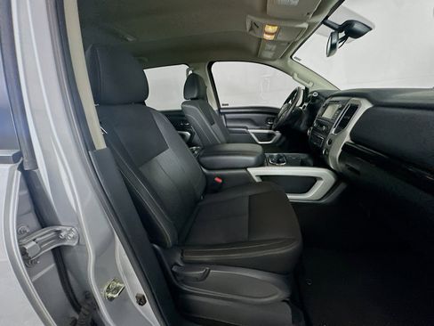 Used 2018 Nissan Titan SV w/ SV Convenience Package image 30
