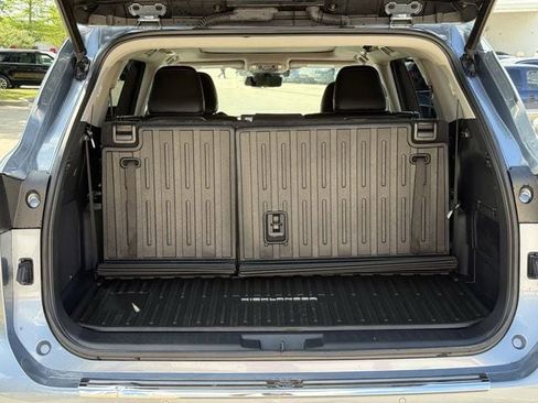 Used 2023 Toyota Highlander Platinum image 36