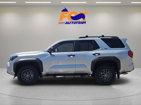 New 2026 Toyota 4Runner SR5 AWD/4WD image 2